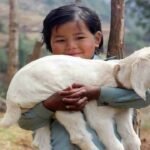 Olga Murray y los niños de Nepal