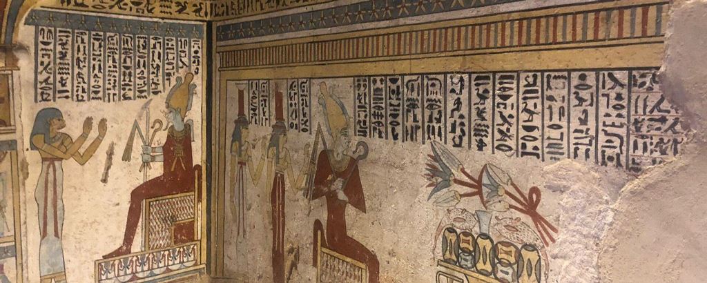 The new temple found in Egypt features important artistic representations.
